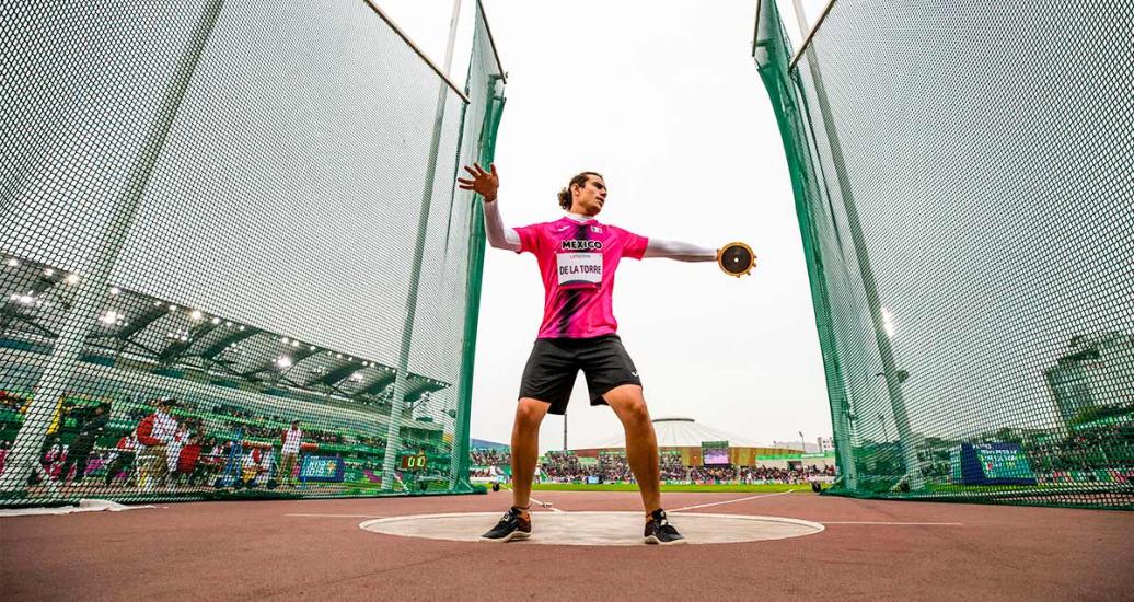 The Mexican Para athlete Rodrigo de la Torre competing in discus throw F37 at the National Sports Village - VIDENA