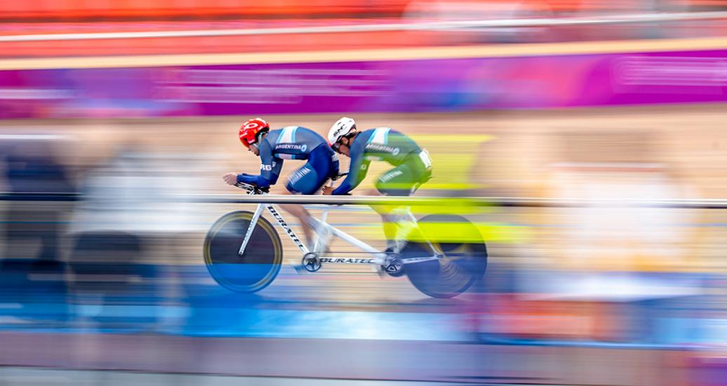Para cyclists pair going at full speed at the Lima 2019 men’s individual pursuit competition at the National Sports Village – VIDENA