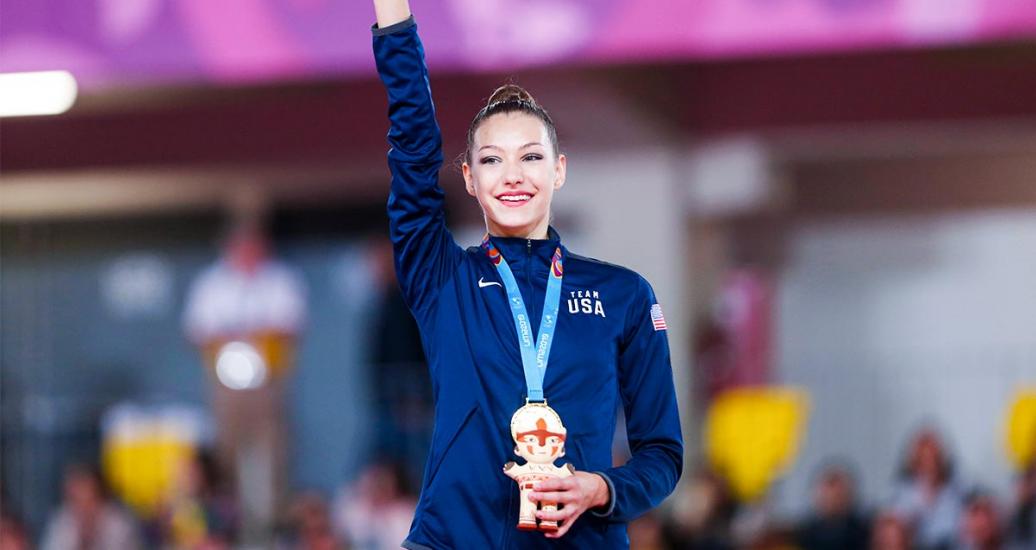 Evita Griskenas de EEUU obtuvo la medalla de oro en la categoría individual de gimnasia rítmica en los Juegos Lima 2019 en el Polideportivo Villa el Salvador.