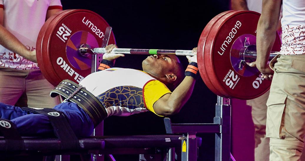 Jhonny Morales de Colombia en acción en Para powerlifting -49 kg en la Villa Deportiva Nacional – VIDENA en Lima 2019