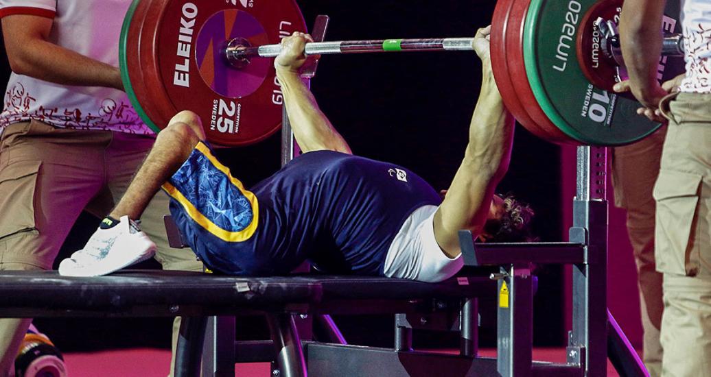 Joao de Franca de Brasil compite en final de Para powerlifting -49 kg en la Villa Deportiva Nacional – VIDENA en Lima 2019