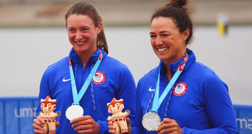 Las estadounidenses, Julia Lonchar y Margaret Fellows, segundo puesto en Doble par de remos cortos femenino, en los Juegos Lima 2019, realizado en la Albufera de Medio Mundo.