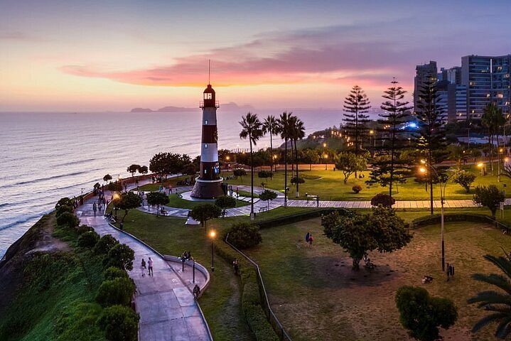 Los mejores miradores de Lima para disfrutar solo al atardecer